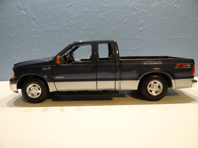 Illustration for article titled 1:18 Maisto Ford F-350 Lariat Show and Review
